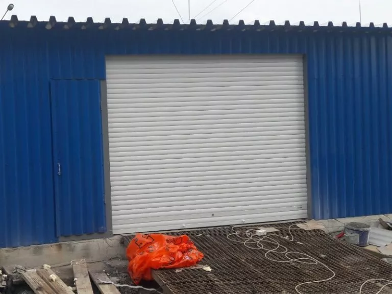 Роллетные ворота Doorhan из профиля RH58N в СПБ на Октябрьской набережной